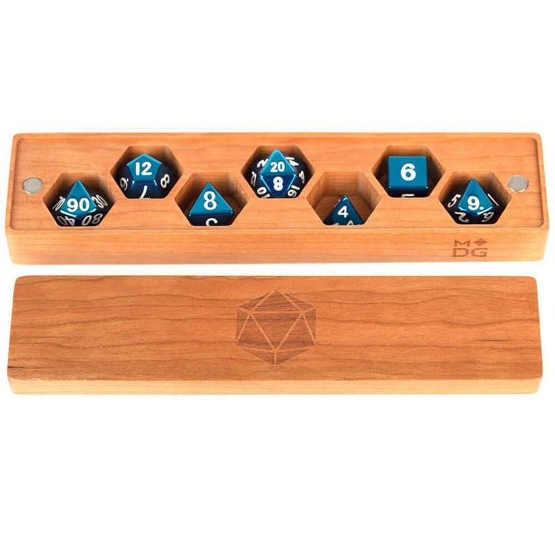 Metallisches WürfelspielPremium Wood Dice Vault